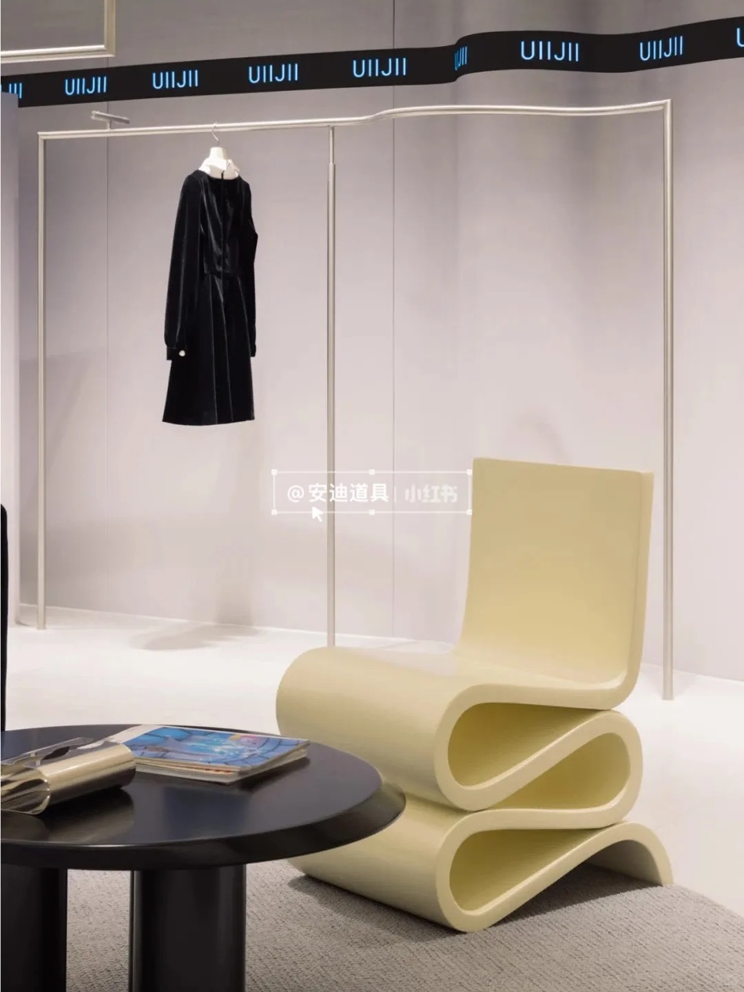 Andy Props New Works - UIIJII Company Exhibition Hall