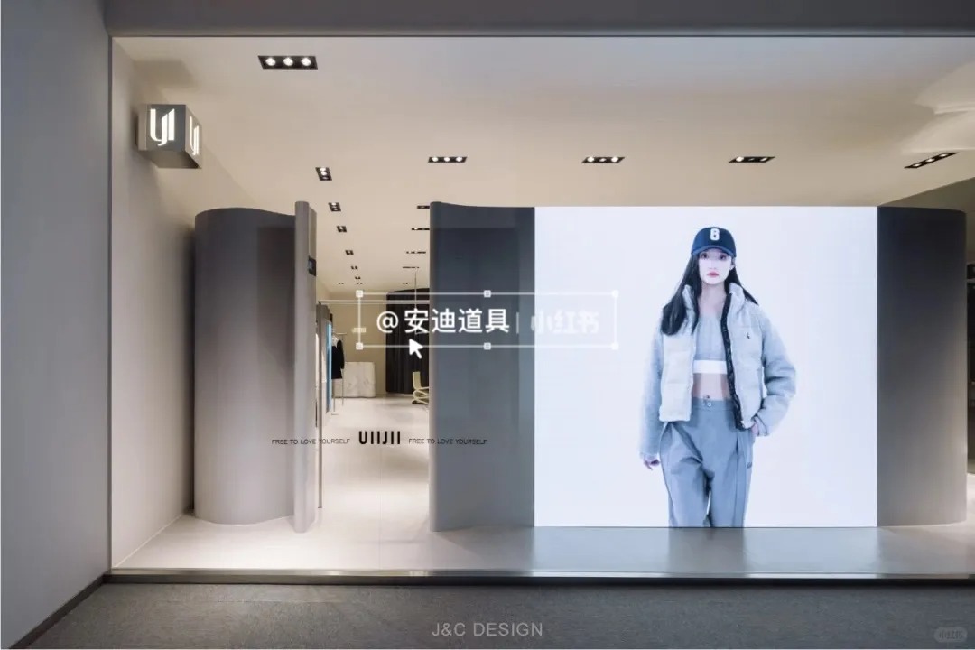 Andy Props New Works - UIIJII Company Exhibition Hall