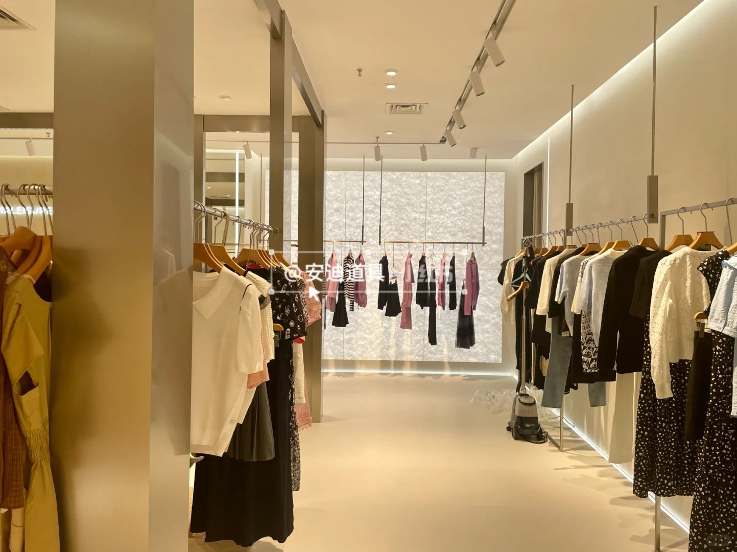 Andy props new work - LISURE Lixue Dongyang store