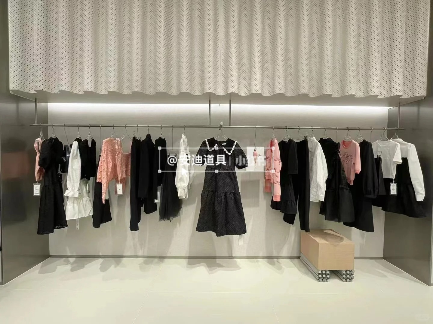 H'S | HUE SIGN High end women's clothing store sharing