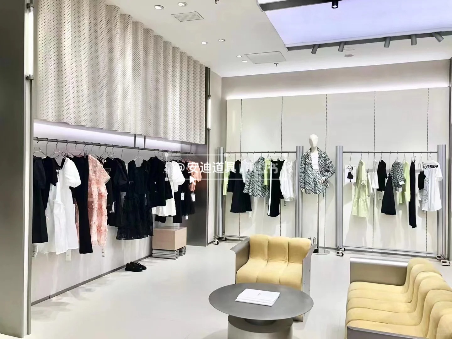 H'S | HUE SIGN High end women's clothing store sharing