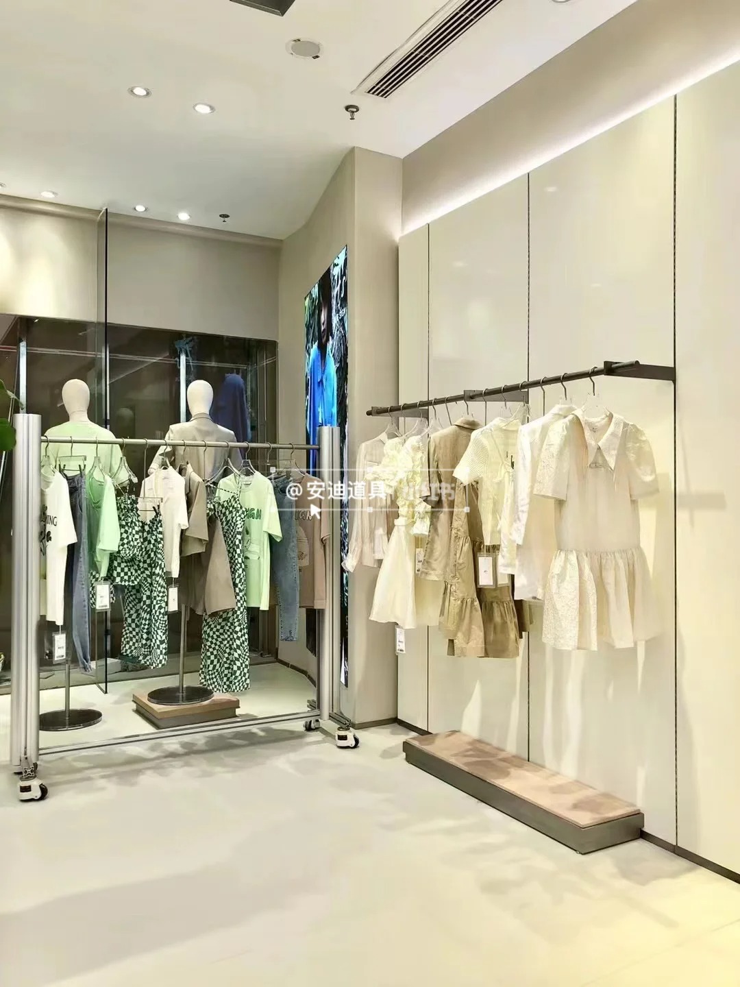 H'S | HUE SIGN High end women's clothing store sharing