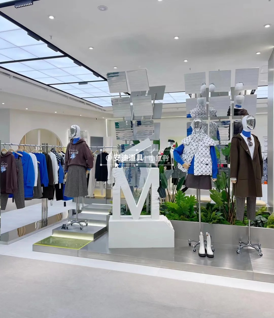 Manovich // MONOVICH