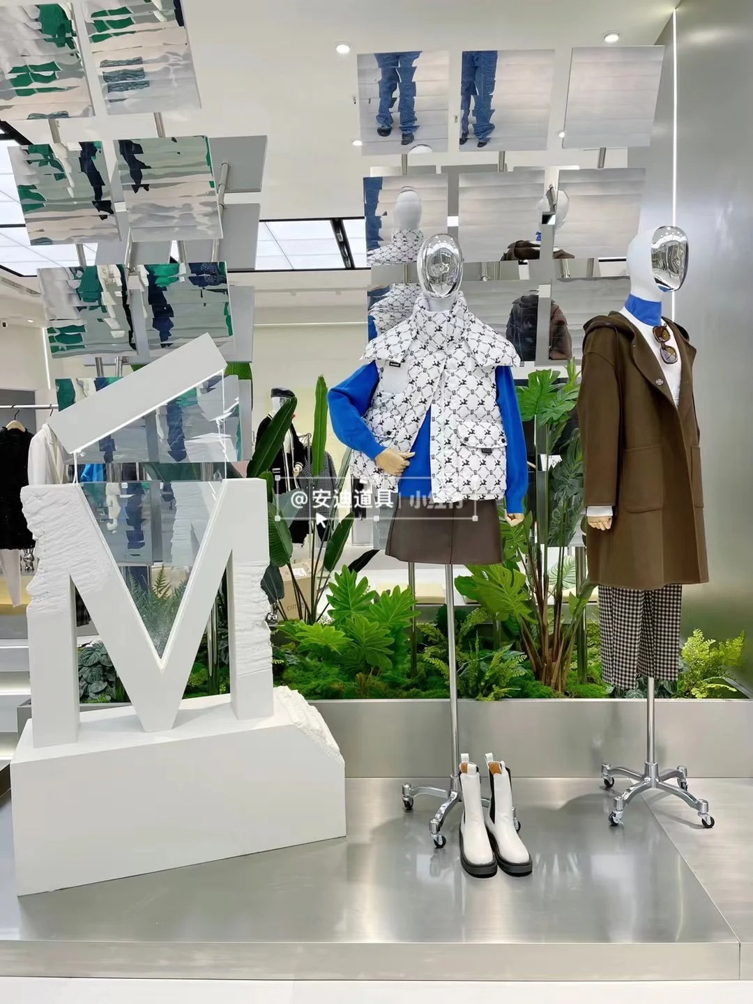 Manovich // MONOVICH