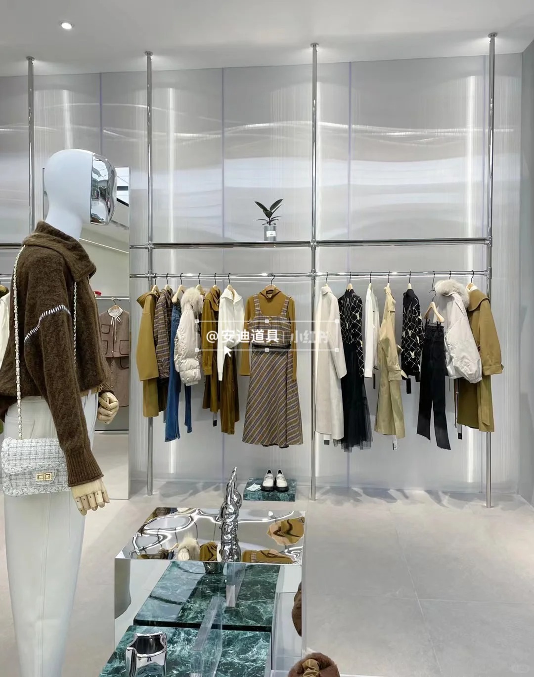 Manovich // MONOVICH