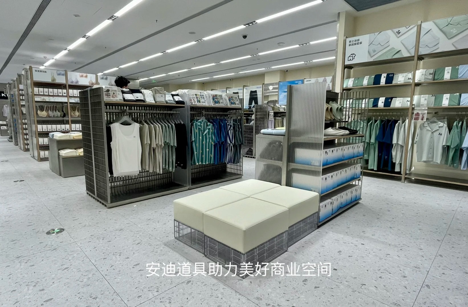 Come on! Focus on a friend!