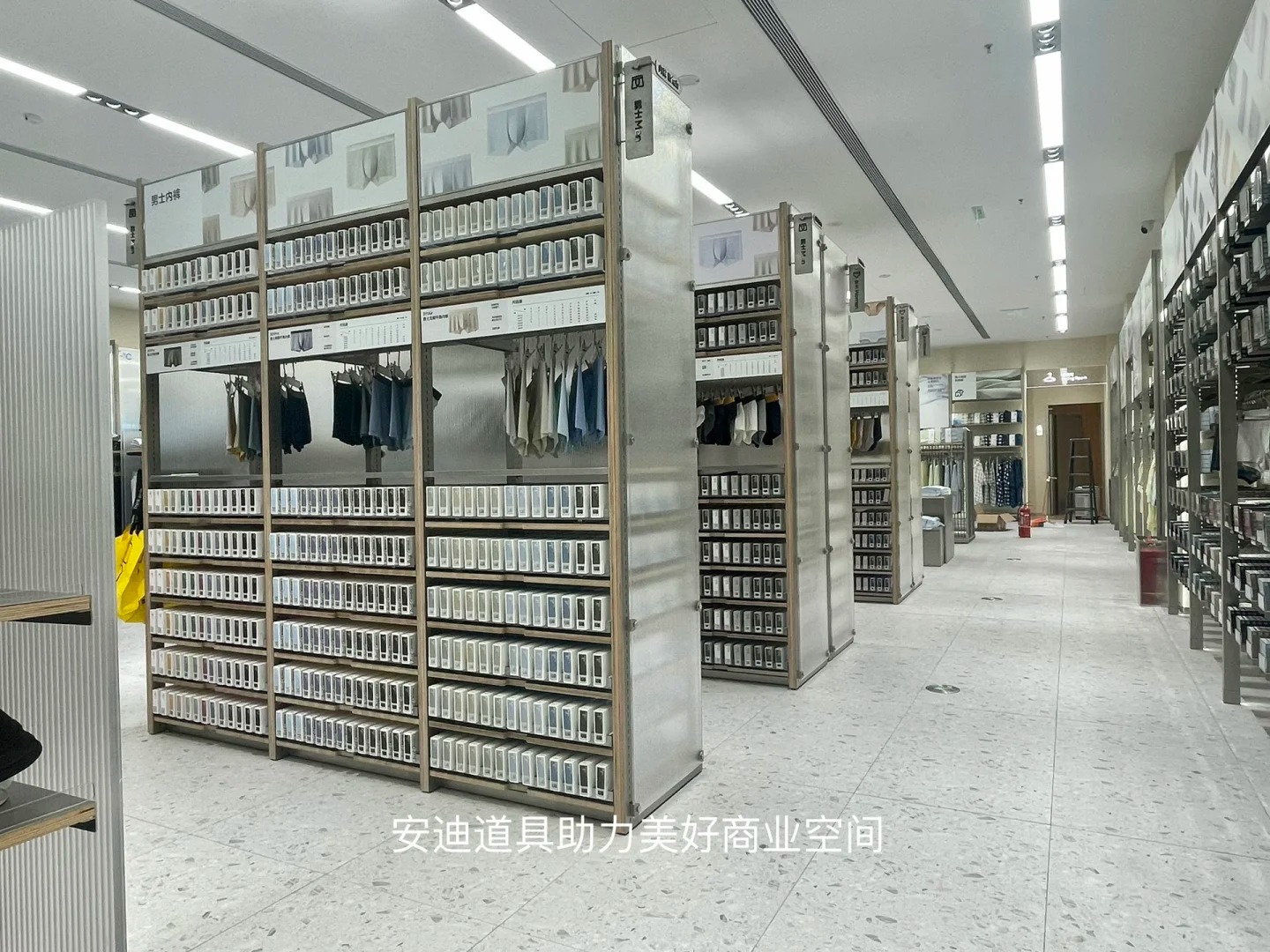 Come on! Focus on a friend!