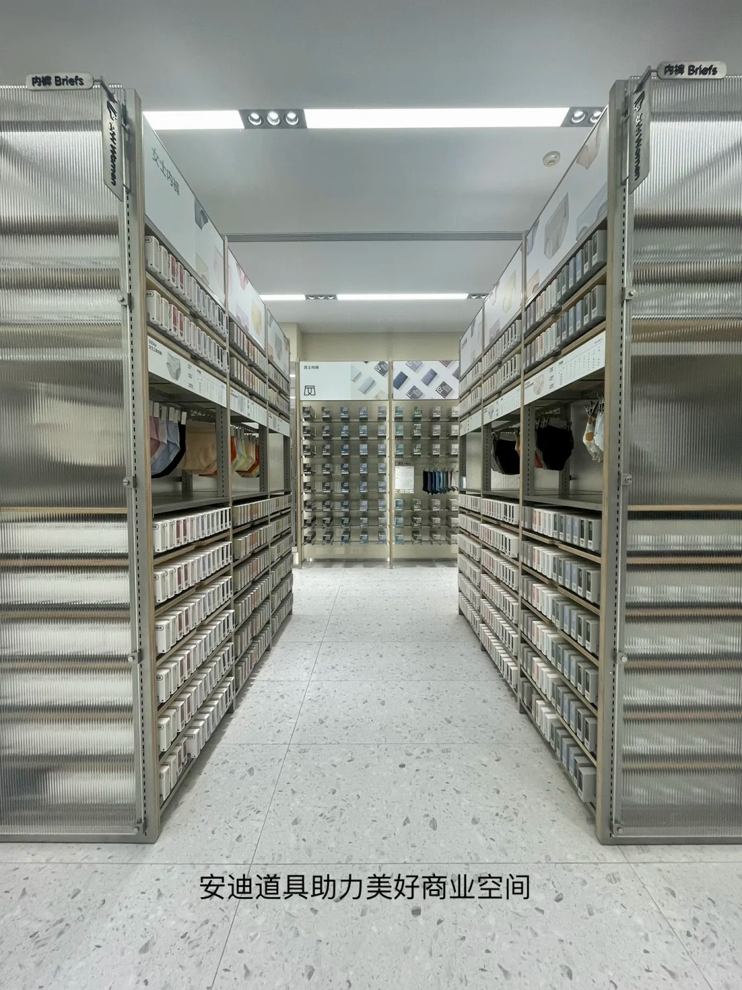 Come on! Focus on a friend!