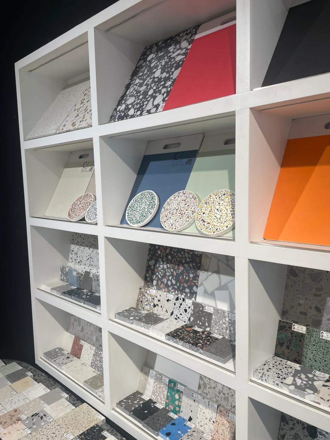 Come to my friend's company to select materials