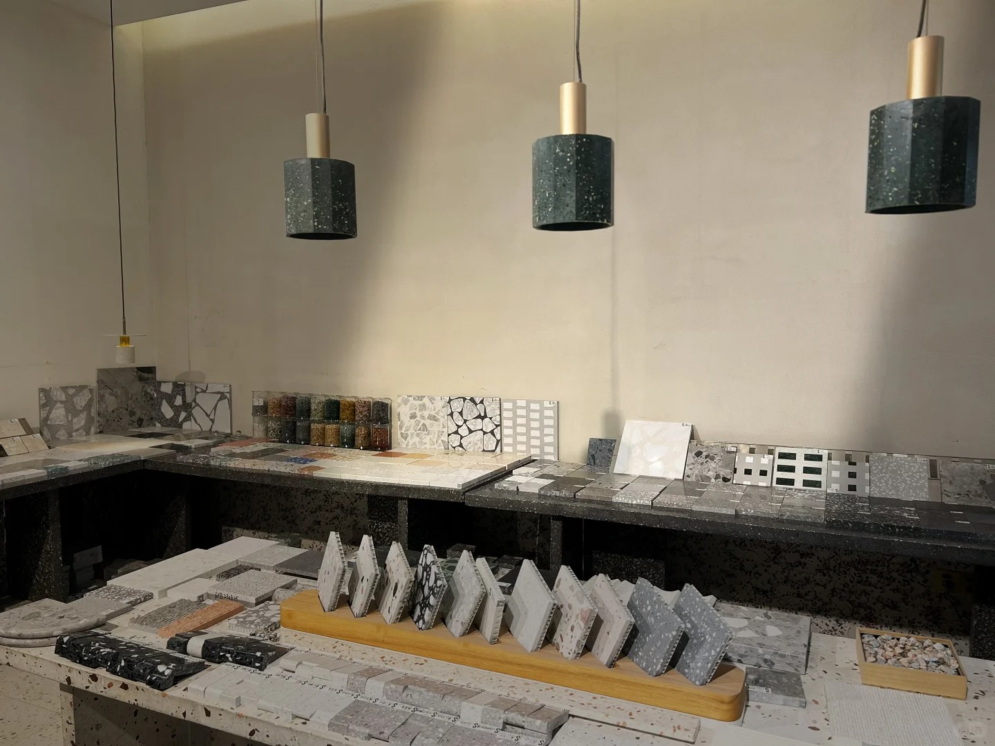 Come to my friend's company to select materials