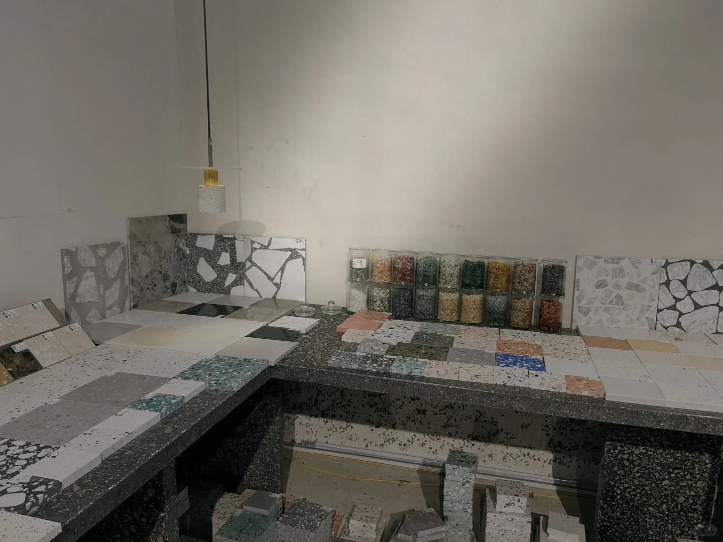 Come to my friend's company to select materials