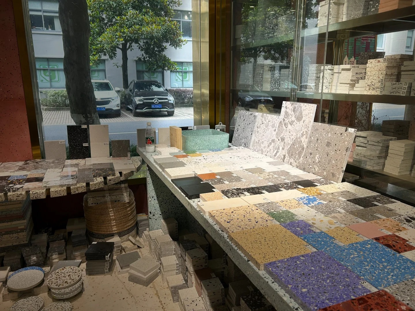 Come to my friend's company to select materials