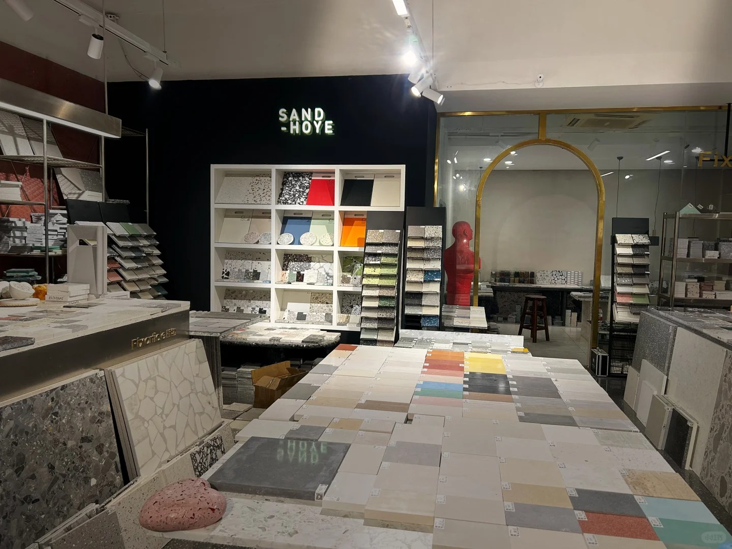 Come to my friend's company to select materials