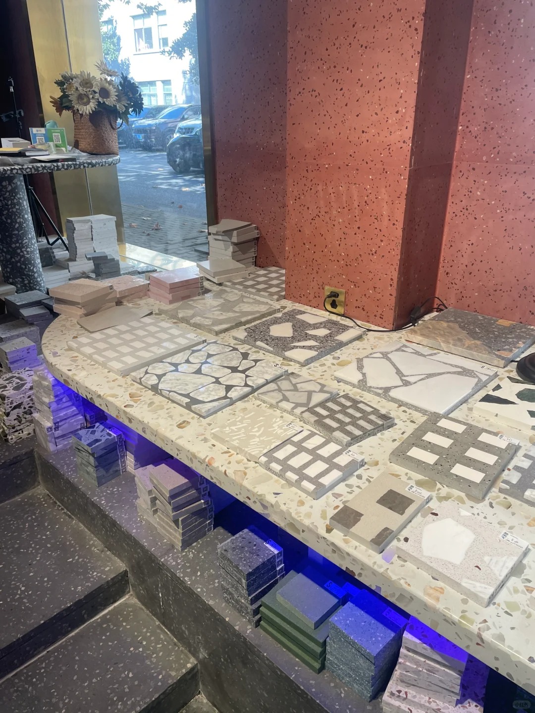 Come to my friend's company to select materials