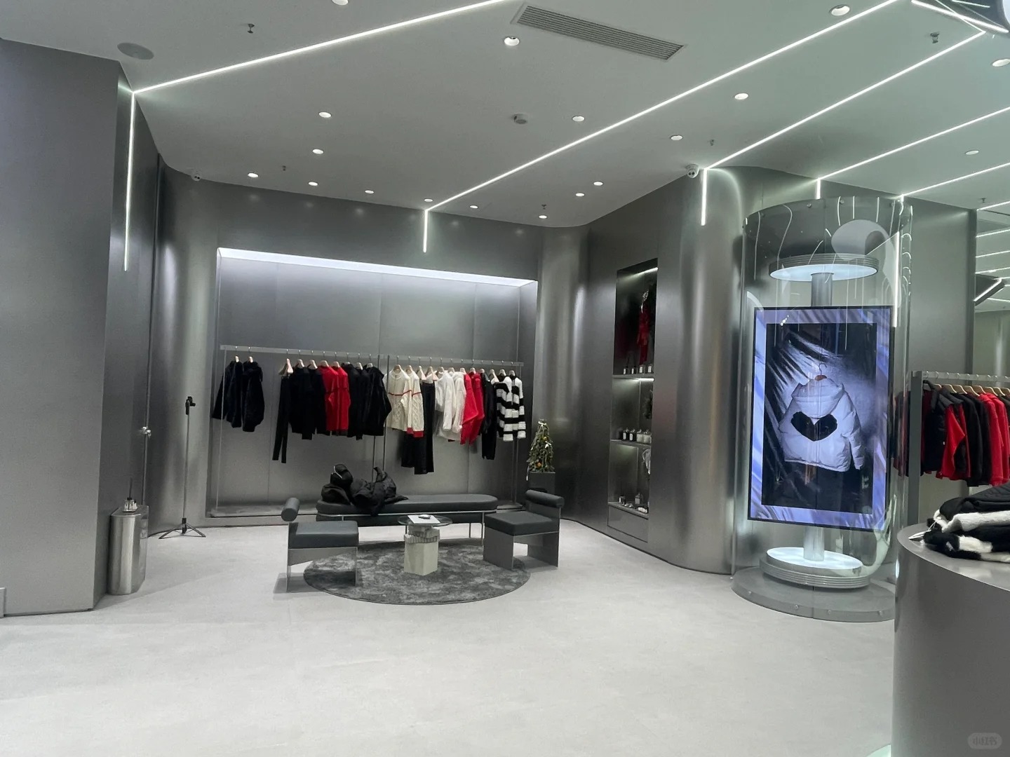 Hangzhou Central Exploration Store