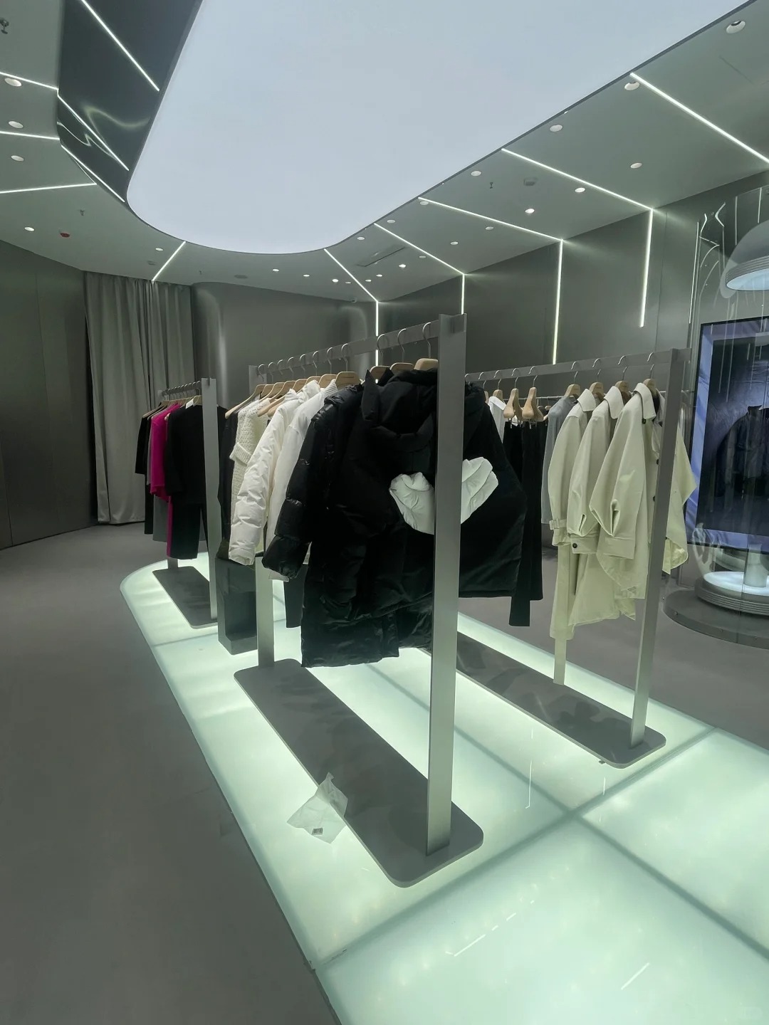 Hangzhou Central Exploration Store