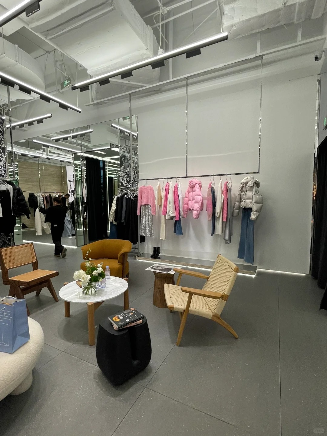 Hangzhou Central Exploration Store